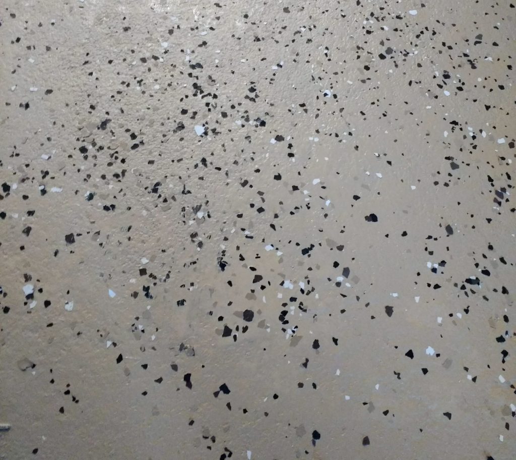 Pintura del suelo, sótano sin terminar