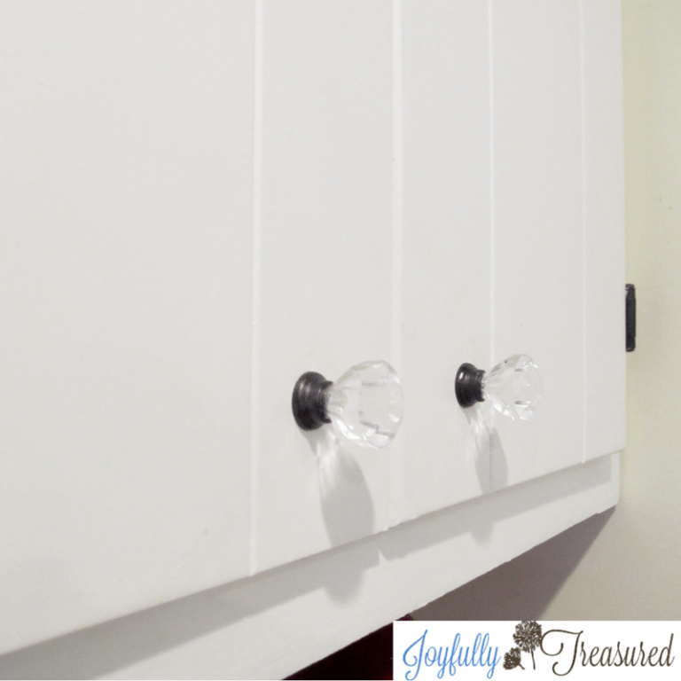 Spray Paint Knobs, Kitchen Knobs on a Budget