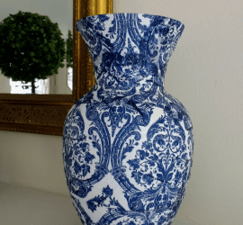 Easy Decoupage vases. Make Dollar store vases look high end with napkin decoupage. A quick and easy diy home decor craft idea. #homedecor #thriftstore #decopauge #crafts