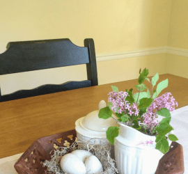 Simple DIY spring room decor, decorative speckled eggs for simple spring and Easier home decor and table centerpieces. #easterdecor #springdecor #diydecor #spring #springcrafts #diydecor #craftideas #seasonaldecor