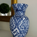 Easy Decoupage vases. Make Dollar store vases look high end with napkin decoupage. A quick and easy diy home decor craft idea. #homedecor #thriftstore #decopauge #crafts