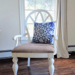 Painting fabric chairs with latex and fabric medium, a simple low budget home decor project. #homediy #budgetdecor #makeover #paintprojects