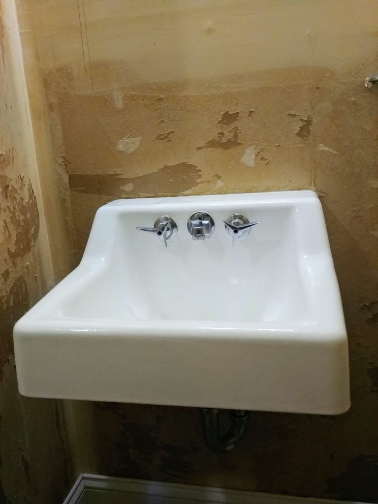 painting the bathroom sink, easy DIY bathroom makeover using Rustoleum tub and tile refinishing kit. makeover this dated 1960's powder room to farmhouse style for just $100! #budgetdecor #homediy #bathroomdiy #budgetreno #beforeandafter