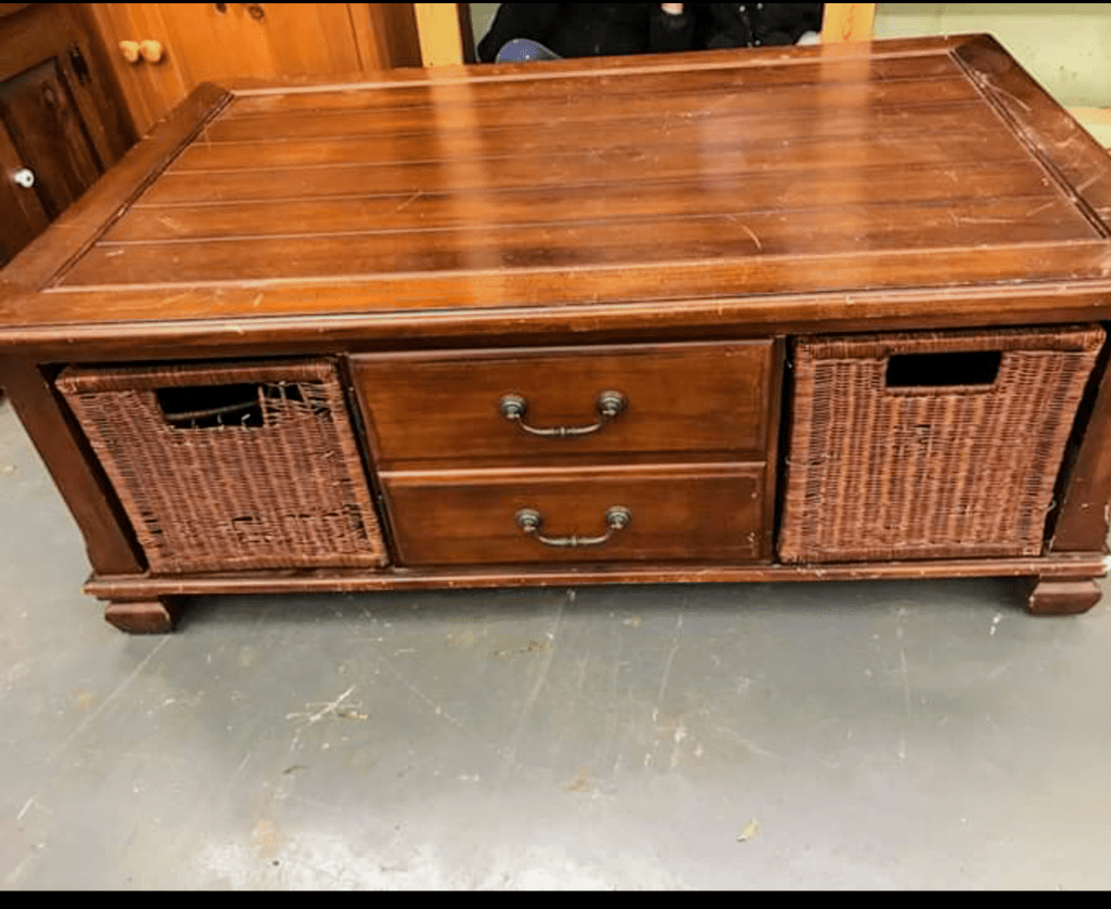 Refinish a tabletop, yardsale coffee table makeover