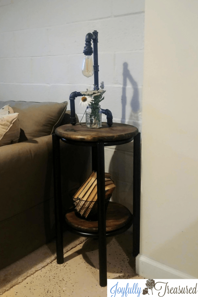 Diy metal furniture makeover, from metal stool to rustic industrial side table. How to paint metal and upcycle furniture with spray paint or a brush