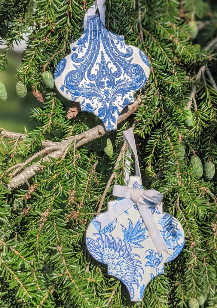 Handmade christmas ornaments with arabesque tiles, quick and easy decoupage craft idea for sweet handmade gifts, or custom tree ornaments!
