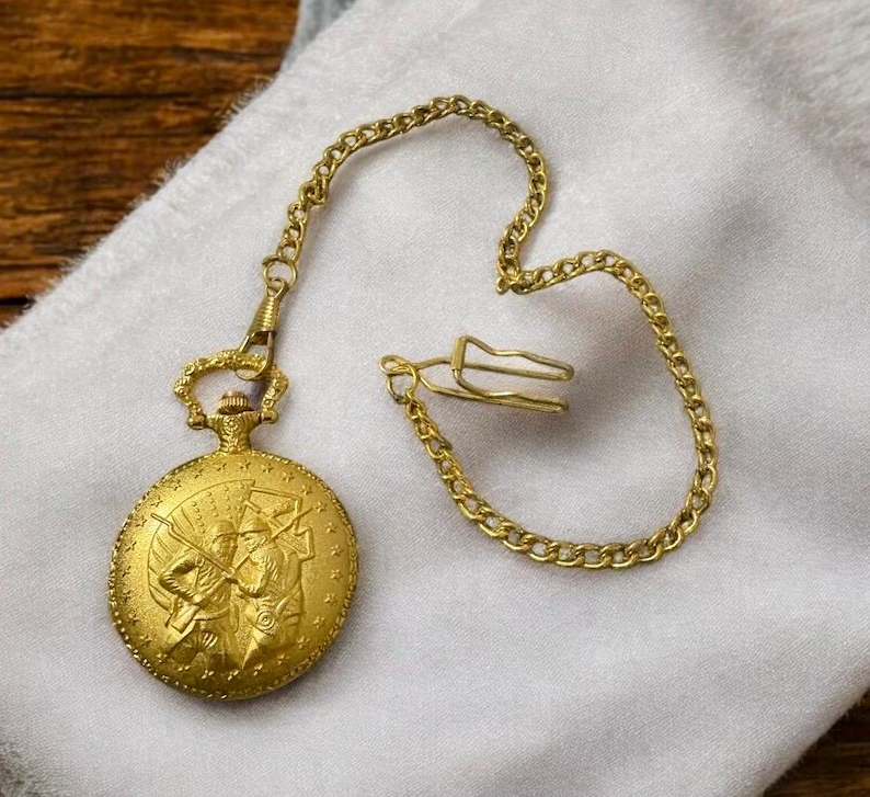 Civil War-themed pocket watch – historical gift idea for dads who love American history